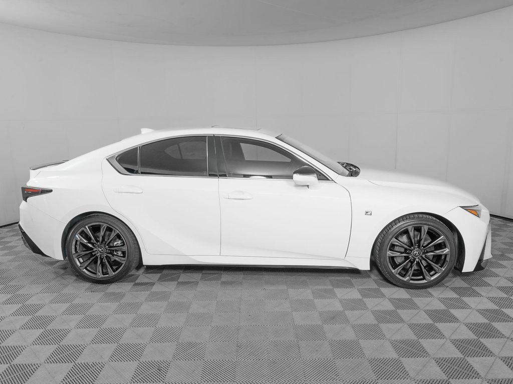 Lexus IS 2023