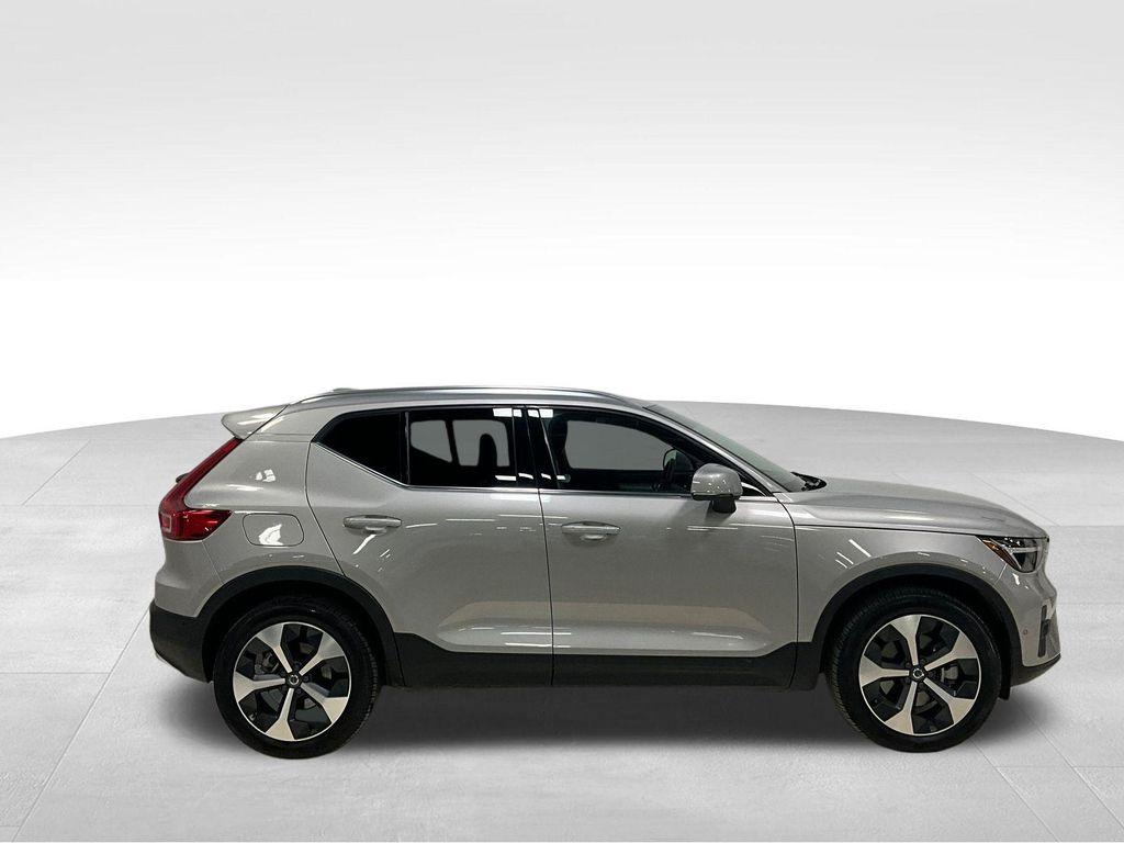 Volvo XC40 2025