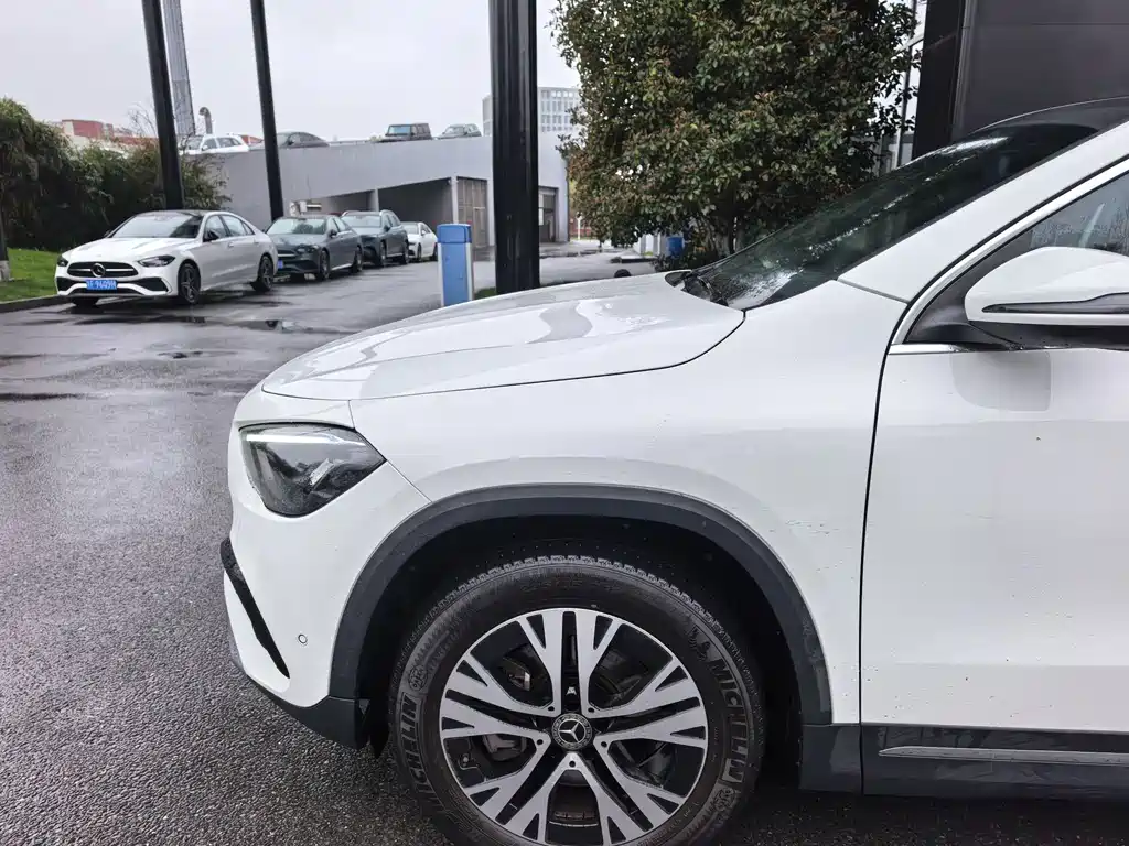 Mercedes-Benz GLA 2024