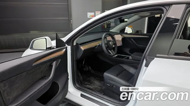 Tesla Model Y 2024