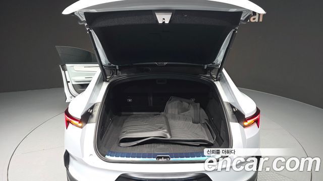 Polestar 4 2025