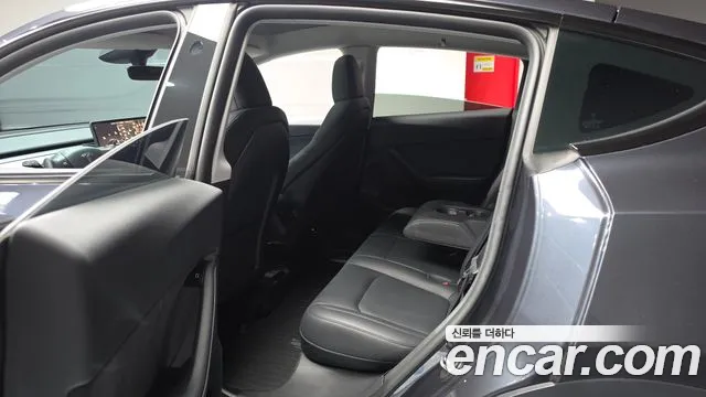 Tesla Model Y 2025