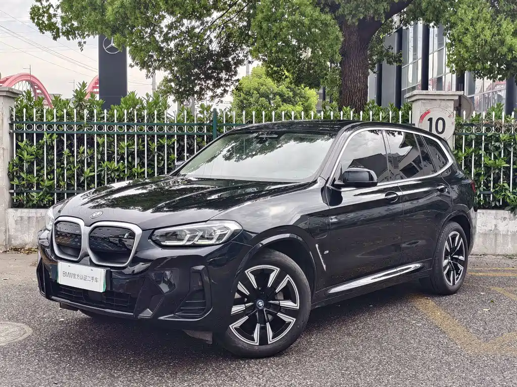 BMW iX3 2023