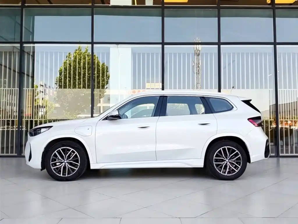 BMW iX1 2026
