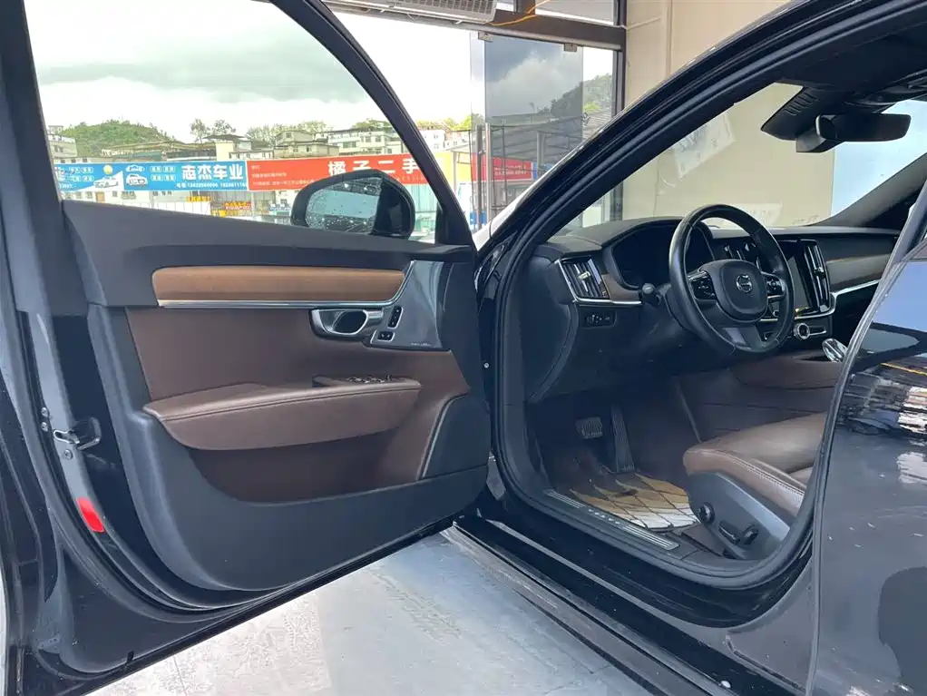 Volvo S90 2022