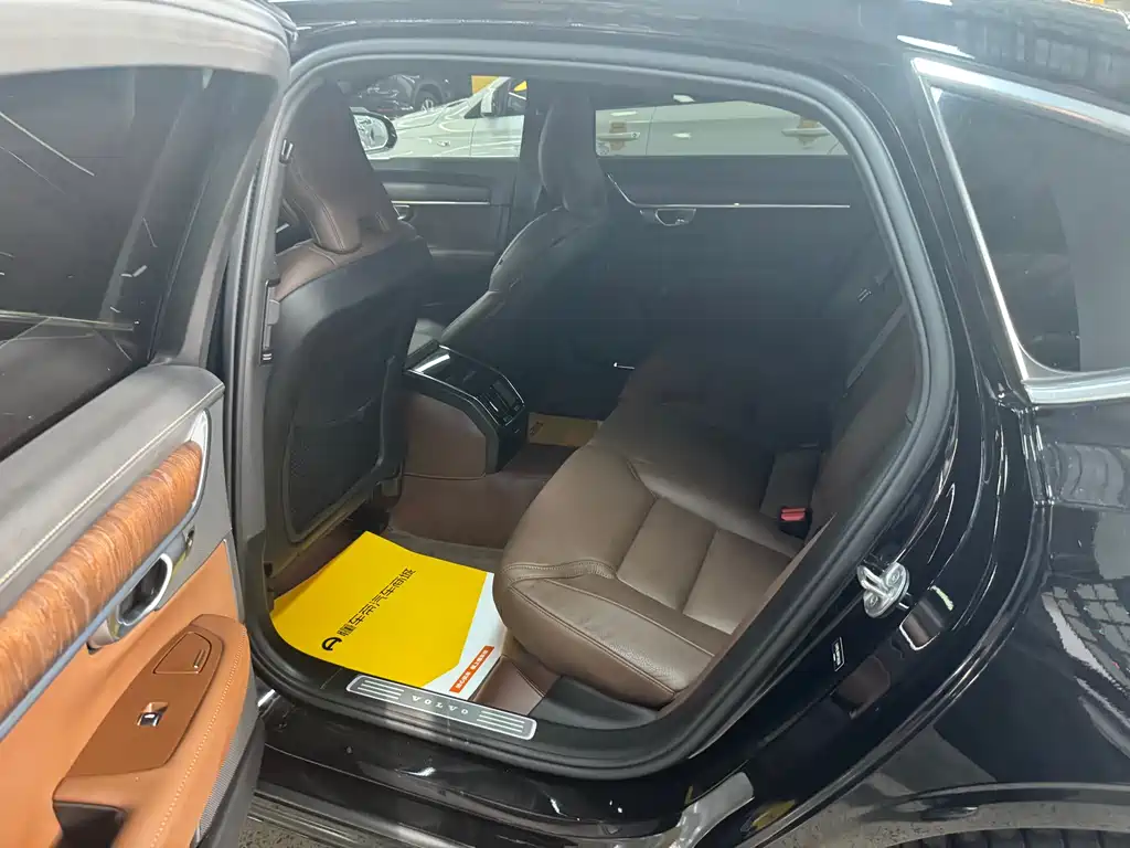 Volvo S90 2023