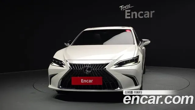 Lexus ES 2024