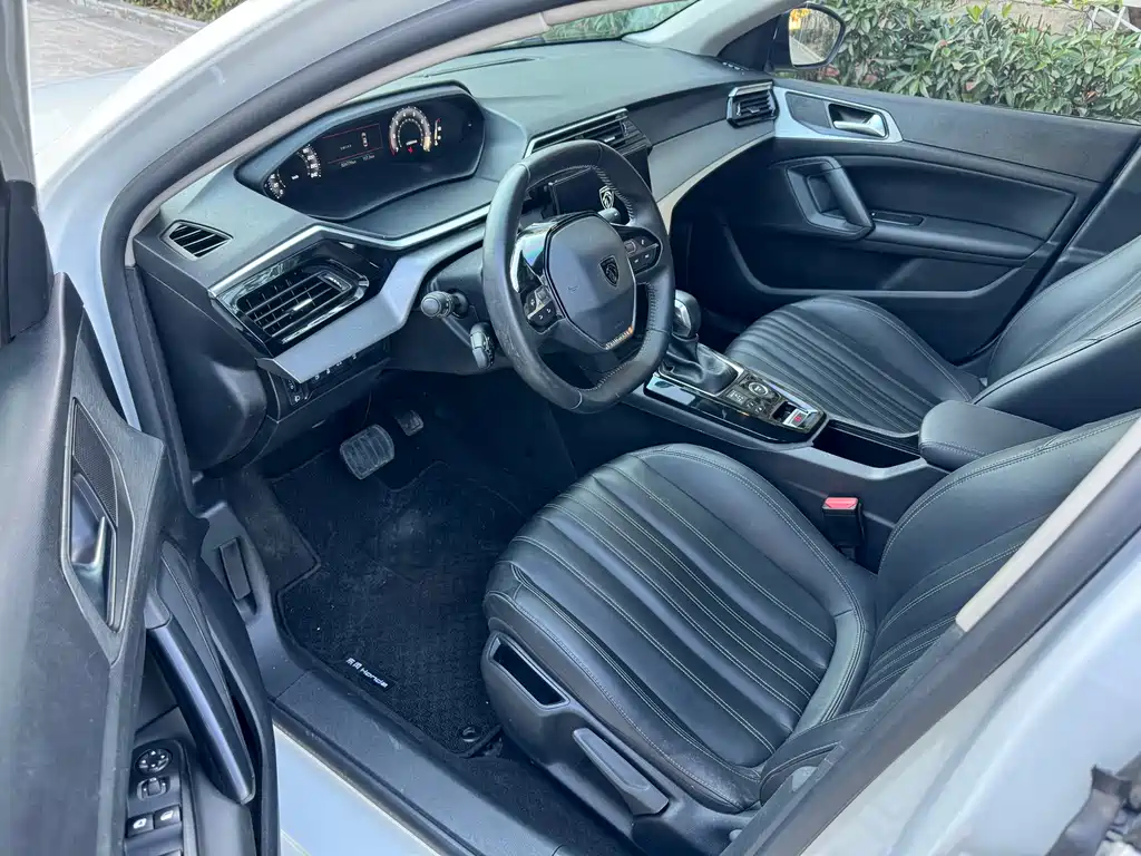 Peugeot 408 2022