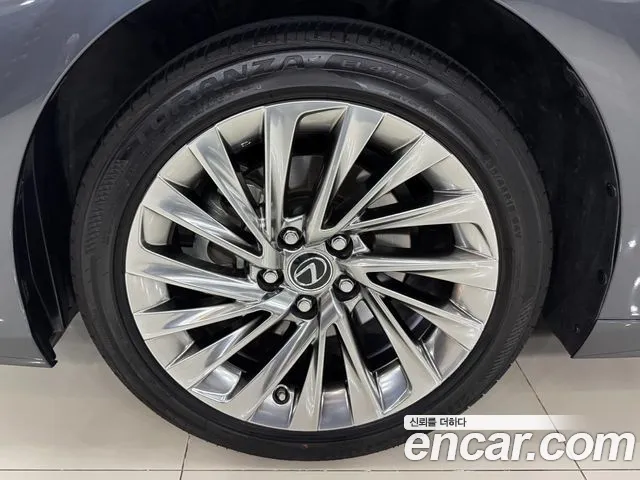 Lexus ES 2024