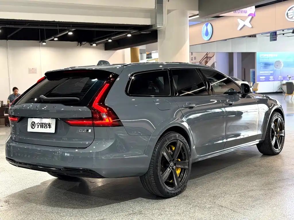 Volvo V90 2022