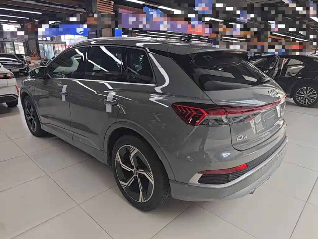 Audi Q4 e-tron 2024