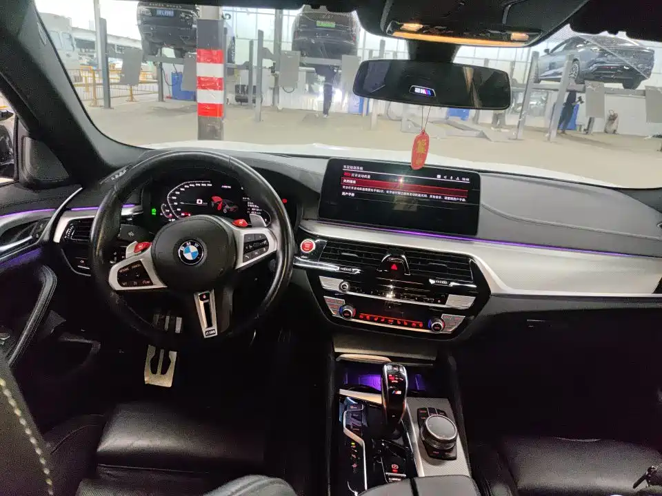 BMW M5 2022