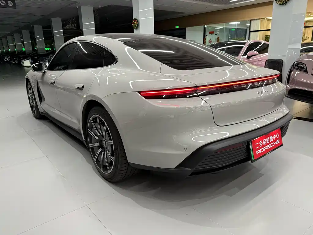 Porsche Taycan 2022