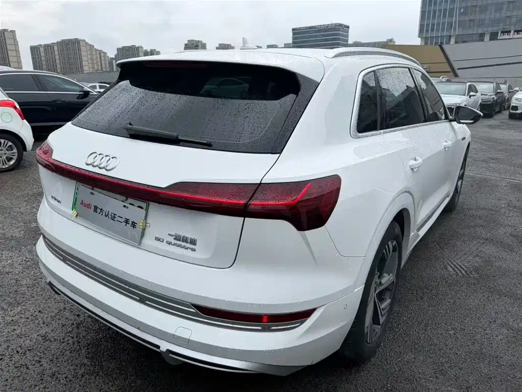 Audi e-tron 2023