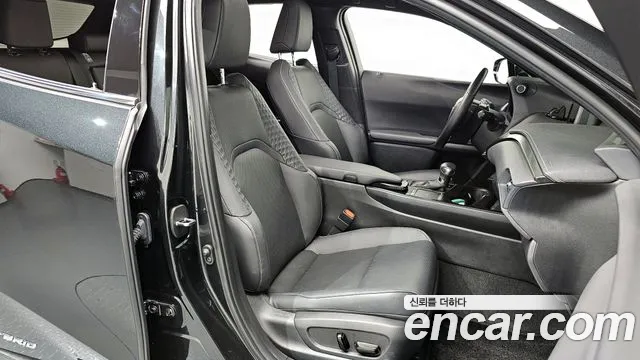 Lexus UX 2021