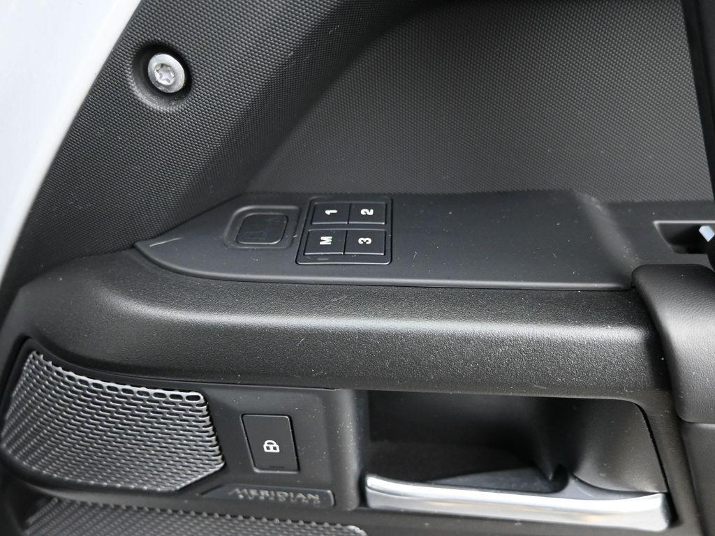 Land Rover Defender 2022