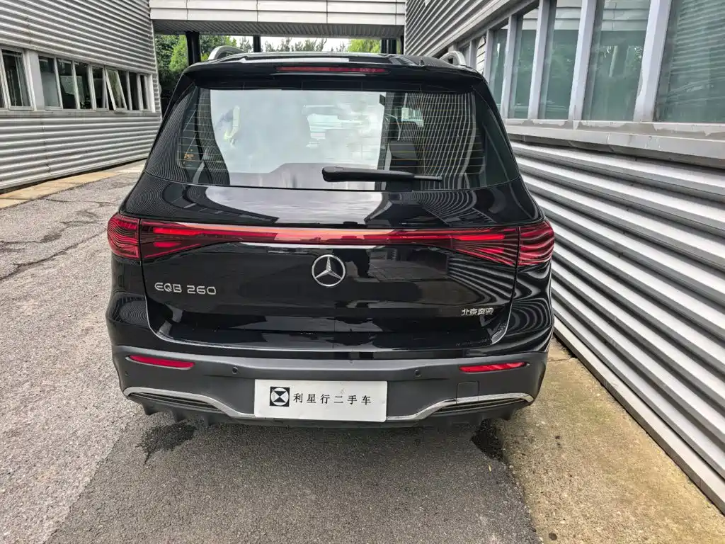 Mercedes-Benz EQB 2025