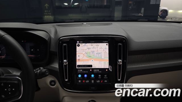 Volvo XC40 2025