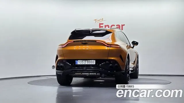 Aston Martin DBX 2023