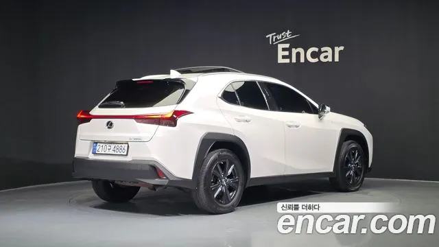 Lexus UX 2023