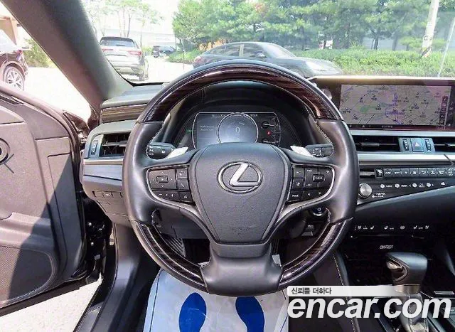 Lexus ES 2020