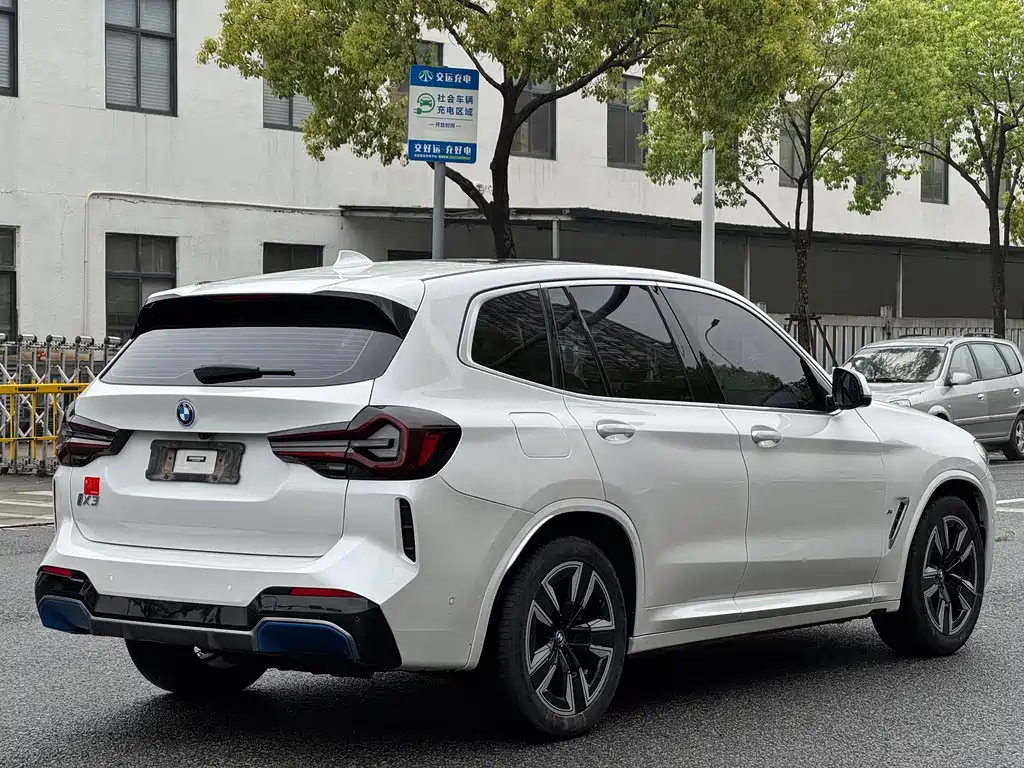 BMW iX3 2022