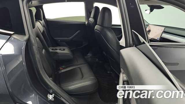 Tesla Model Y 2025