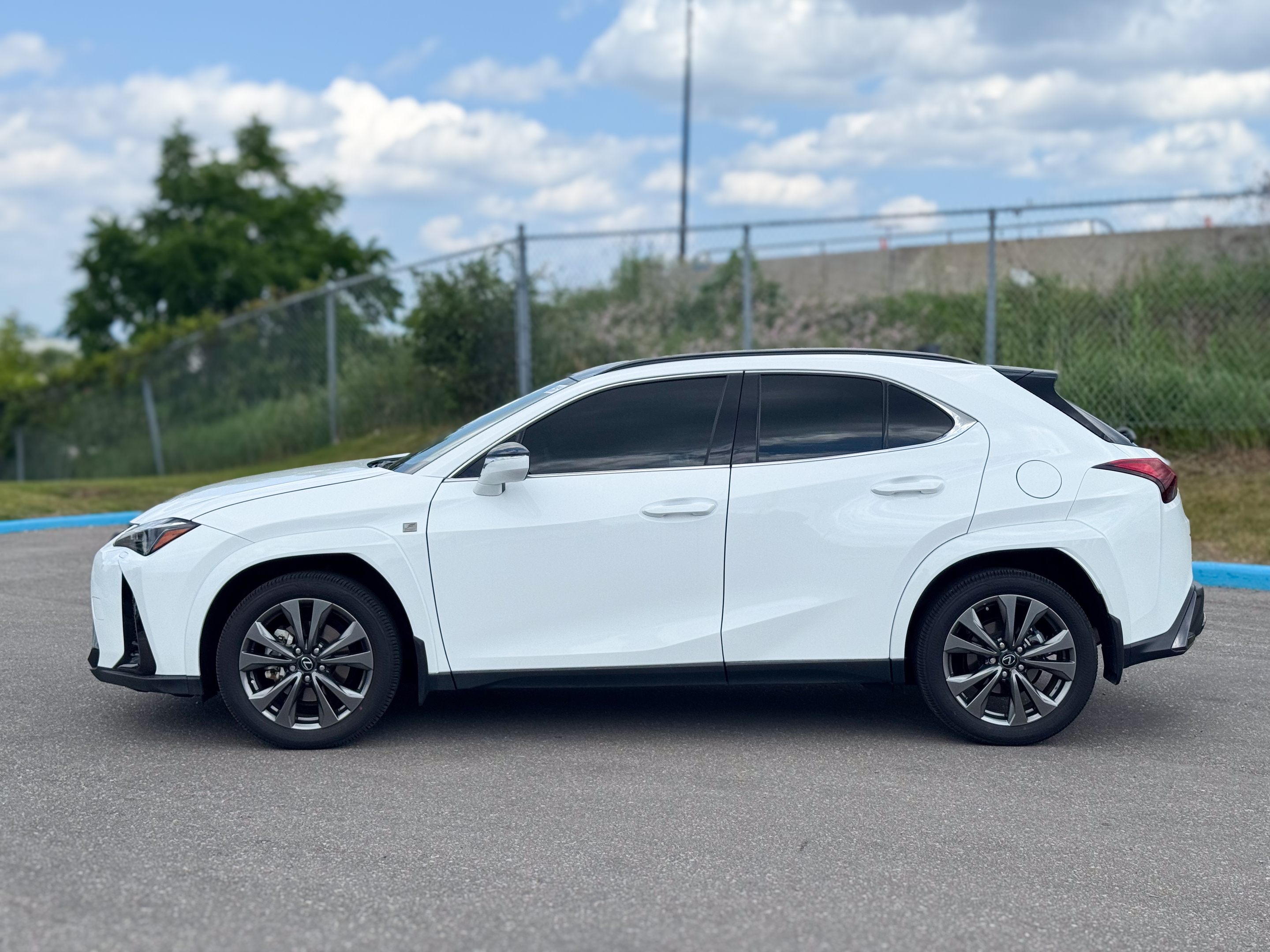 Lexus UX 2025