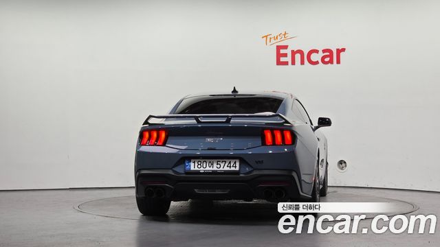 Ford Mustang 2024