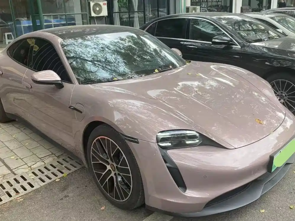 Porsche Taycan 2023