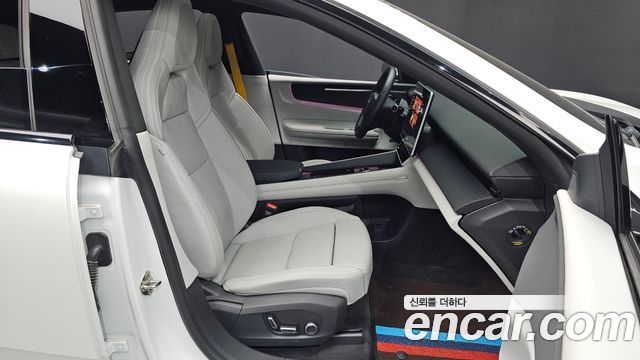 Polestar 4 2025