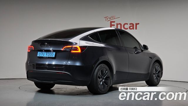 Tesla Model Y 2024