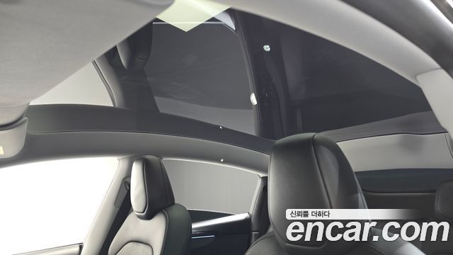 Tesla Model Y 2025