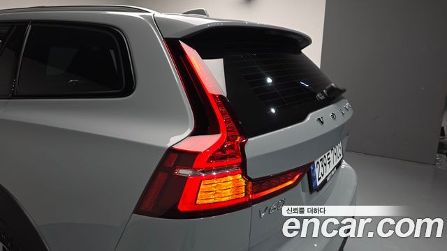 Volvo V60 2025