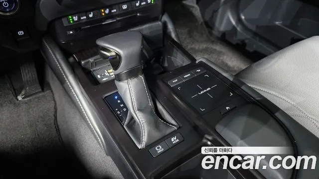 Lexus ES 2021