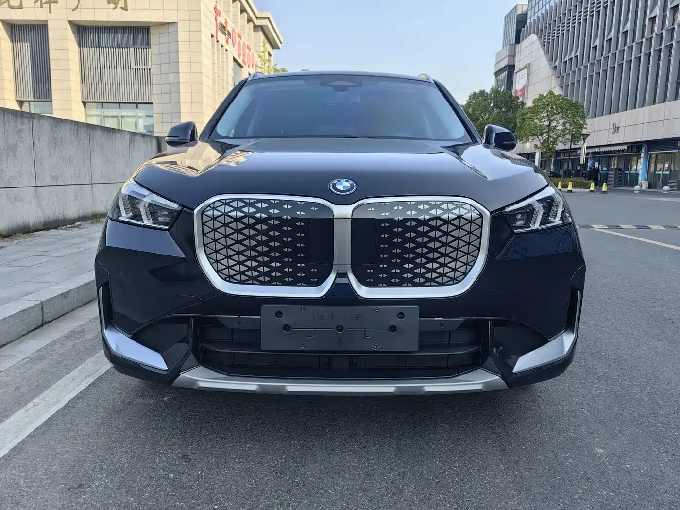 BMW iX1 2025