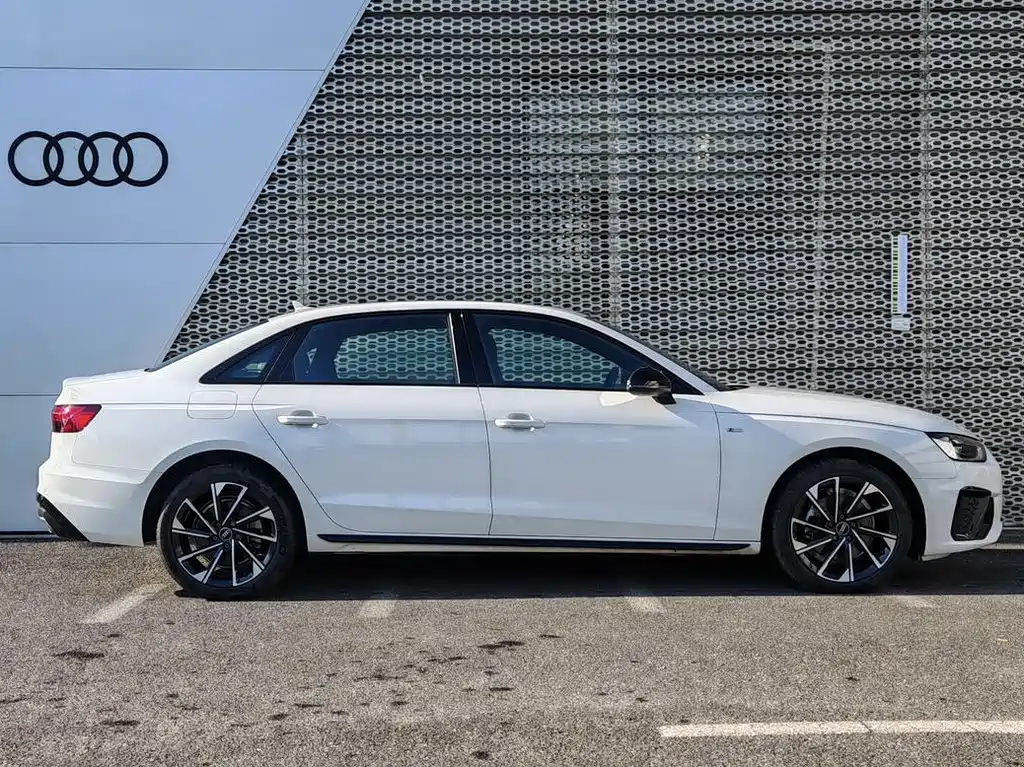 Audi A4 2023