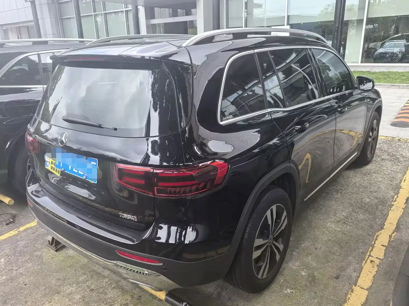 Mercedes-Benz GLB 2023