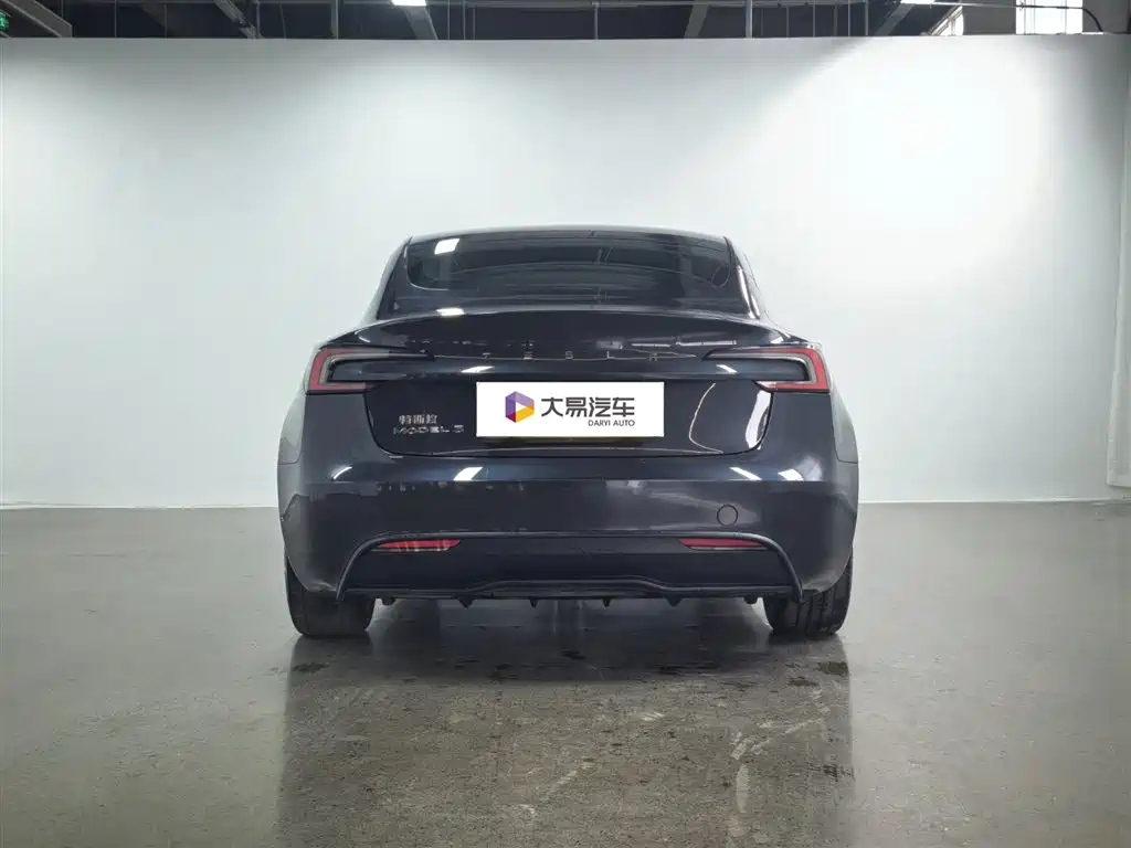 Tesla Model 3 2024