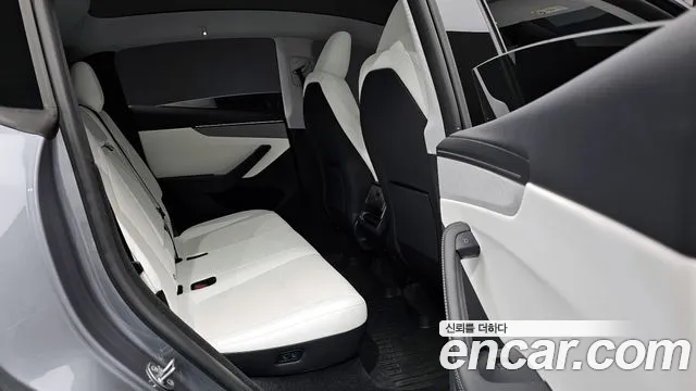 Tesla Model Y 2025