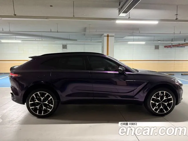Aston Martin DBX 2022