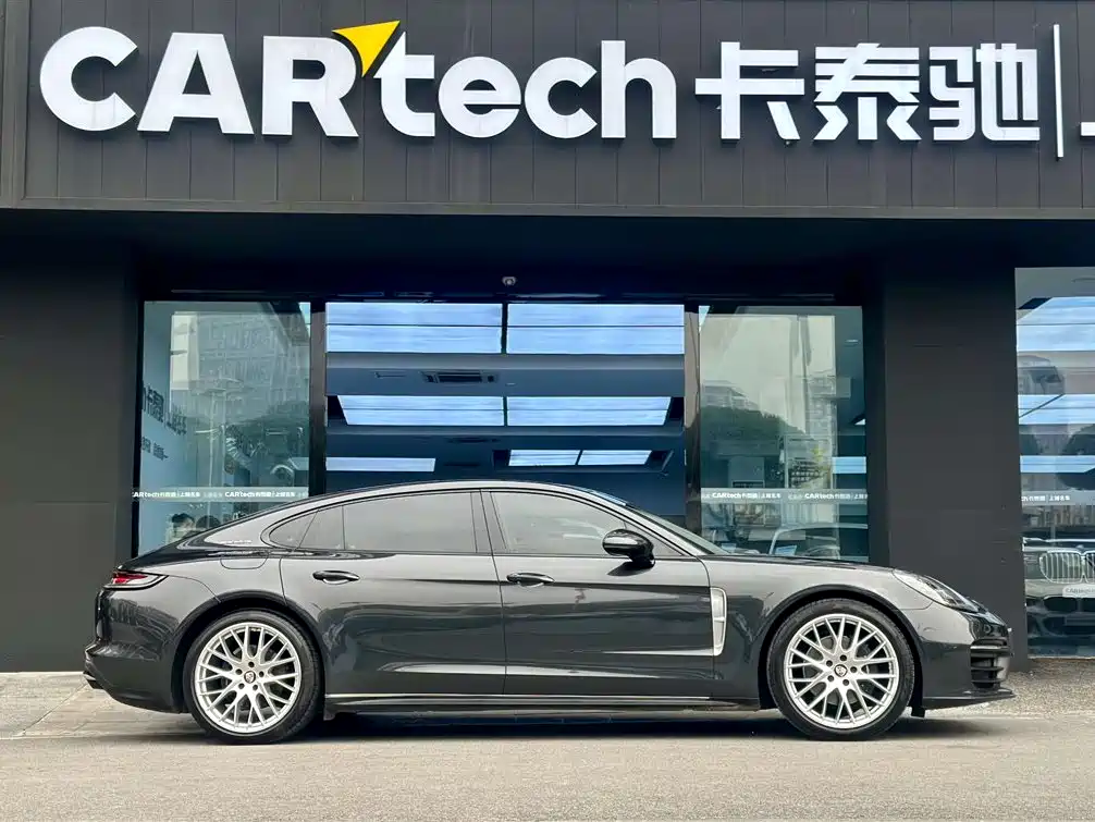 Porsche Panamera 2021