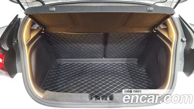 Hyundai Veloster 2021