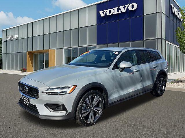 Volvo V60 Cross Country 2025