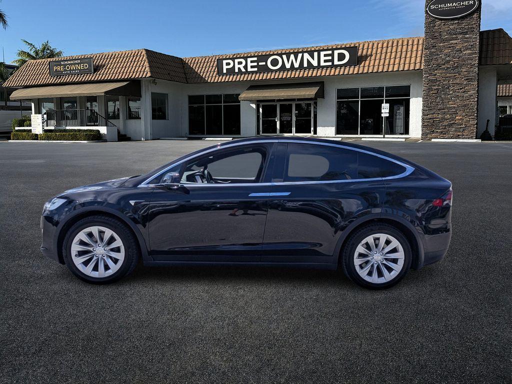 Tesla Model X 2021