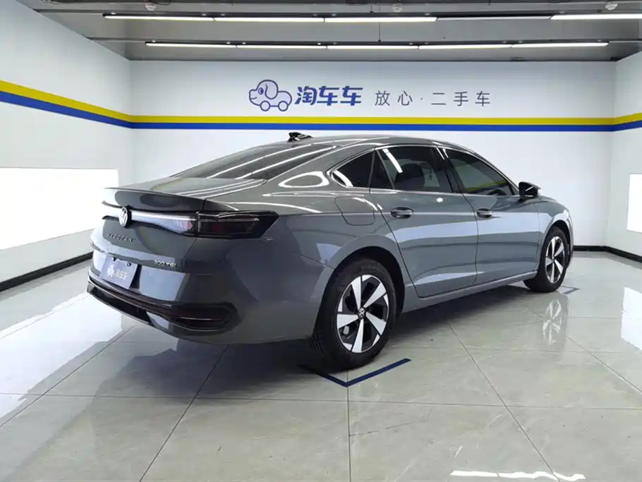 Volkswagen Magotan 2025