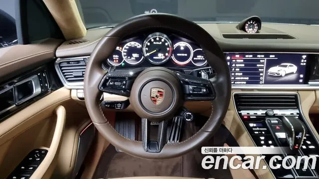 Porsche Panamera 2023