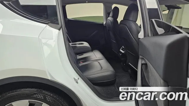Tesla Model Y 2024