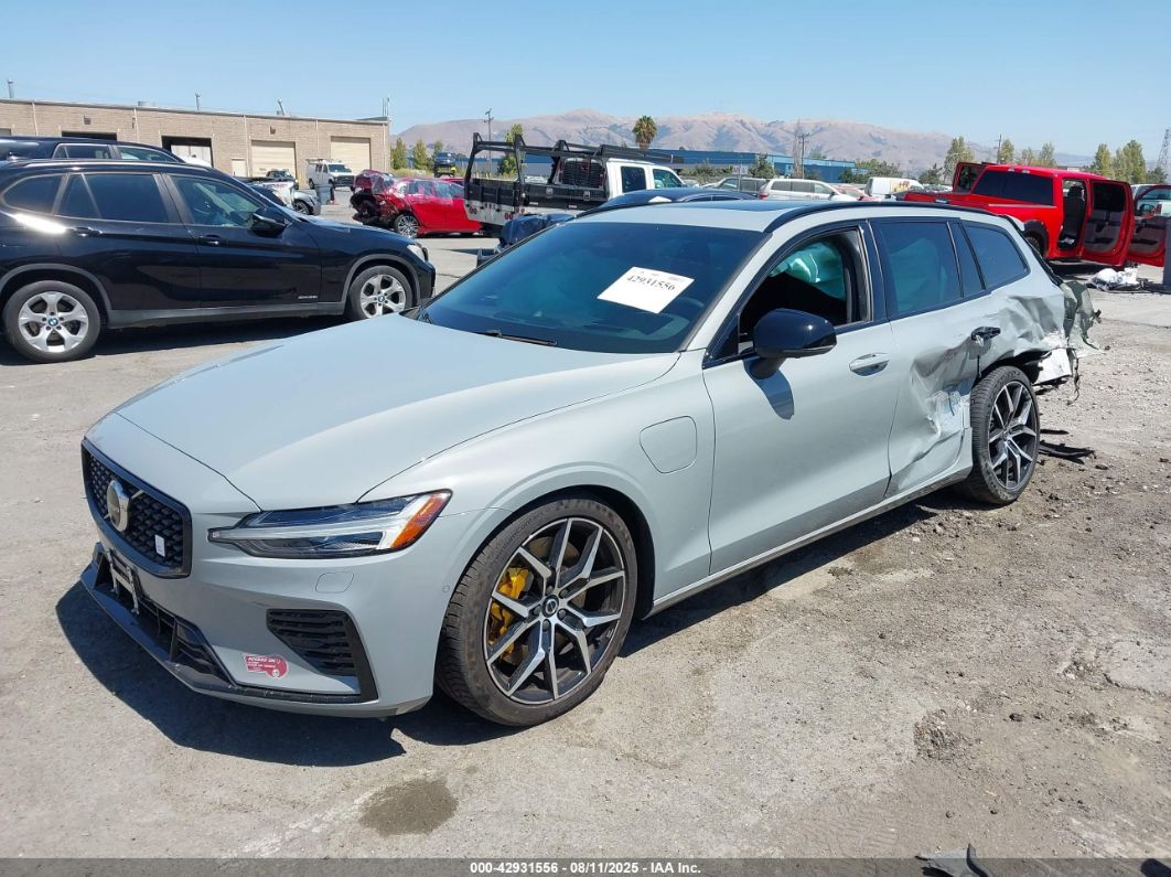 Volvo V60 2025