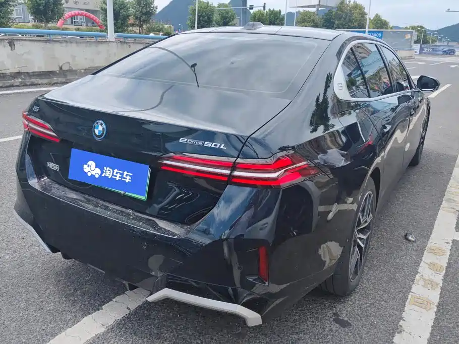 BMW i5 2025